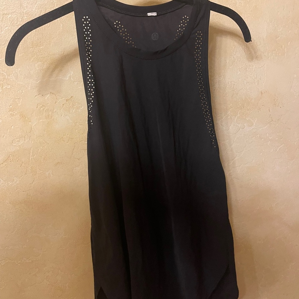 Black lululemon tank